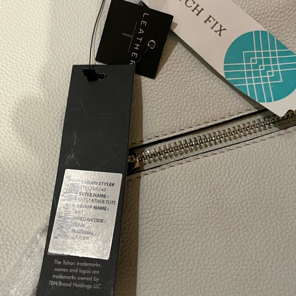 Women’s white Tahari purse new - Picture 2 of 3